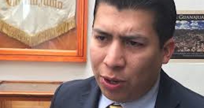 El ex regidor habría golpeado a su entonces pareja, lesionándole el cuello, además de que le dio una mordida. Foto: Zona Franca.