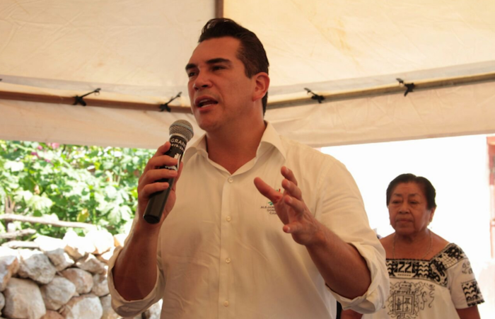 El Gobernador de Campeche analiza una reducción a su salario. Foto: Vía Twitter @alitomorenoc