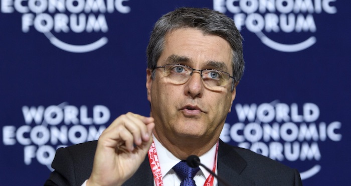 El director general de la Organización Mundial del Comercio (OMC), Roberto Azevedo, interviene durante una rueda de prensa celebrada en el marco del Foro Económico Mundial que acoge la ciudad alpina de Davos (Suiza), hoy. Foto: EFE