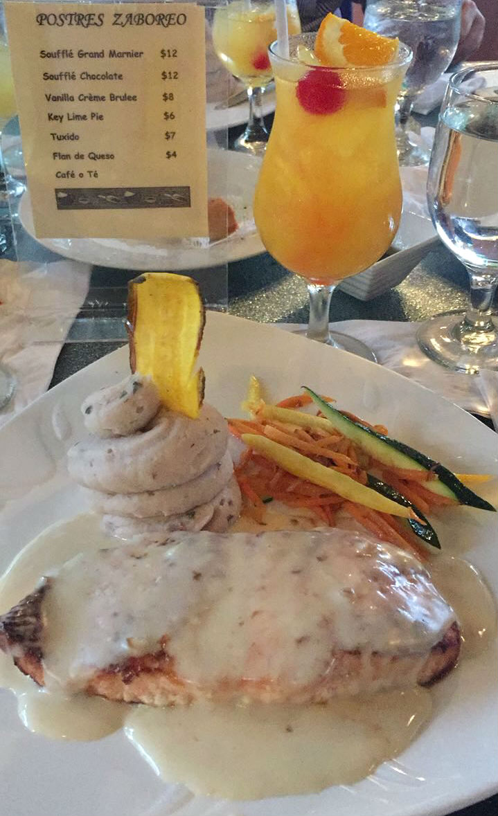 Salmón en crema de ajos rostizados. Foto: Cortesía para SinEmbargo