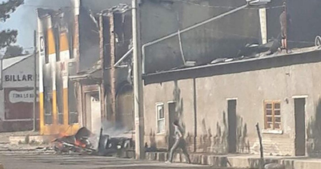 Chihuahua: Comando quema negocios, casas, calcina a 3 personas y ejecuta a 1 más. Noticias en tiempo real