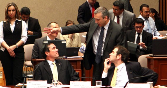 El IFE avala por unanimidad destruir no sólo las boletas y la papelería electoral de 2006, sino también las de 2012