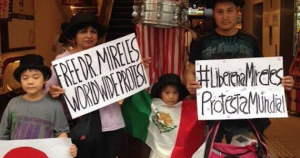 #LiberenaMireles convoca a cientos en el mundo; este mes se define su situación jurídica, informa su defensa