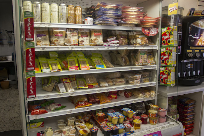 En julio de este año el SAT gravó al 16 % los alimentos preparados en tiendas de conveniencia. Foto: Cuartoscuro