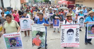 Manifestación en Iguala, Guerrero, para conmemorar un año de la despaparición de los 43 normalistas de Ayotzinapa. Foto: Cuartoscuro