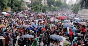 Imágenes y voces de la marcha | Los 43 unen a la sociedad en un sólo grito: "¡Justicia!"