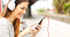 SOUNDTRACK: Playlist "Feathers" de Davez Gámez