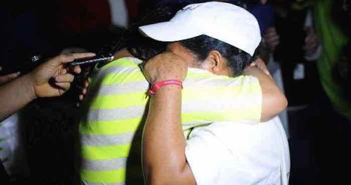 Madre e hija, un abrazo después de ocho años. Foto: Blog Expediente