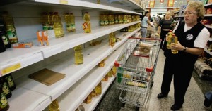 Las crisis por la que atraviesa Venezuela ha provocado desabasto de productos básicos en tiendas. Foto: EFE