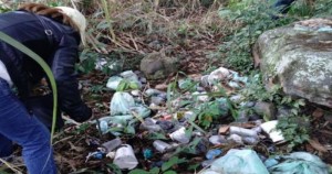 Las madres buscan indicios de una presunta cocina de seres humanos. Foto: Blog Espediente