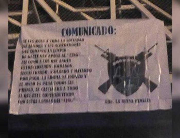 Una de las mantas colocadas la madrugada de este sábado en Michoacán. Foto: Twitter