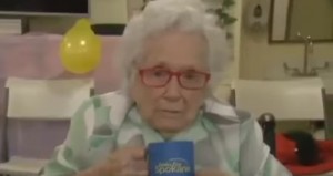 una viejita cansada de todo. Foto: Especial