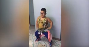 Niño filipino baila canción de Bieber. Foto: Especial