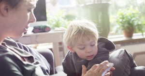 Padres e hijos en internet Foto: Shutterstock