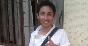 En la imagen, Gabriel Martínez, torturado y obligado a dejar sus huellas digitales en un vaso, de acuerdo con su versión. Foto: BlogExpediente.