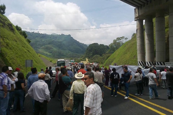 El corte de la nueva autopista dejará miles de afectados pues conecta el puerto de Tuxpan con el Valle de México en tan solo 45 minutos, mientras que la vía alterna es de seis y siete horas. Foto: Periódico Central