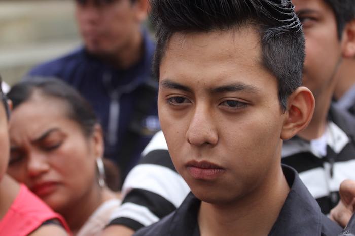 Lenin López, joven de 19 años de edad, acusó al ex vicario de la catedral metropolitana de la ciudad de Oaxaca, Carlos Franco Pérez, de haberlo violado la madrugada del viernes santo en el mes de marzo. Foto: Cuartoscuro.