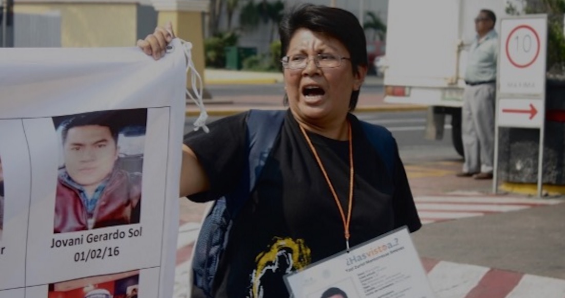 Ser maestra en Veracruz: un hijo desaparecido, la hija desplazada; ella y su papá, sin pago ni pensión