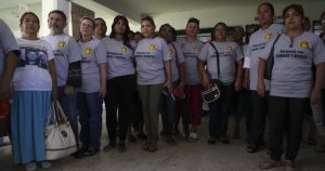 Decenas de familias dejan sangre en iglesia de Veracruz para crear base de datos de desaparecidos