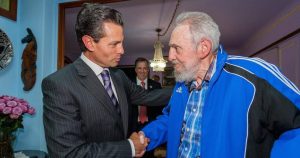 Peña Nieto saluda a Fidel Castro. La relación de México y Cuba se extiende en los gobiernos del PRI; del PAN y de Morena.