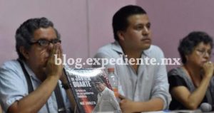 El reportero de la revista Proceso, en Veracruz, Noé Zabala en conferencia de prensa por la presentación de su libro El infierno de Duarte. Foto: Blog Expediente 