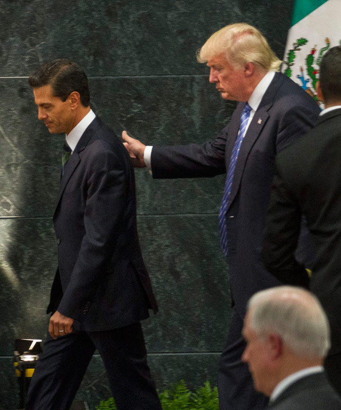 Trump y Peña, al terminar la conferencia. Foto: Cuartoscuro