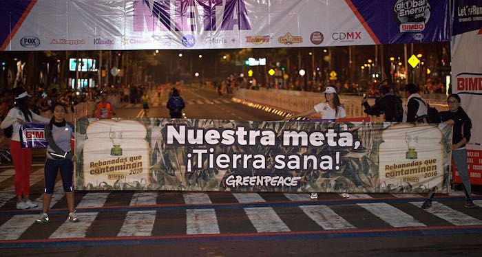 En la CdMx, activistas de Greenpeace fueron agredidos durante el #GlobalEnergyRace, organizado por Bimbo. Fotos: Cortesía.
