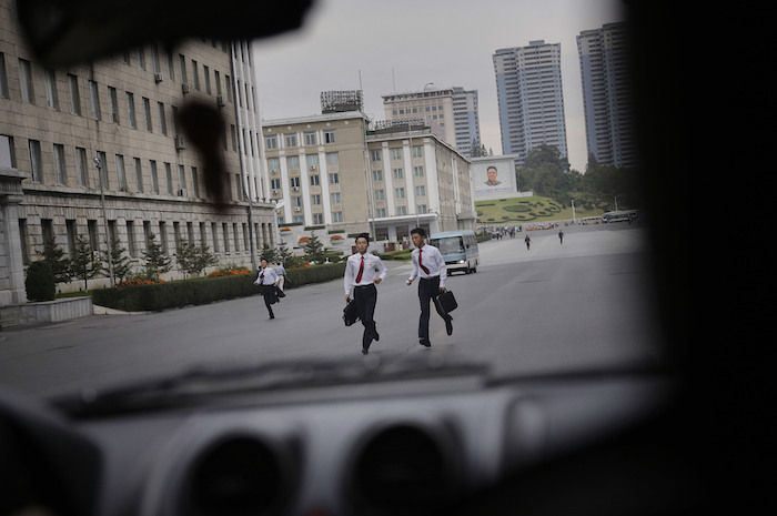 Niños caminan a la escuela en Pyongyang. Foto: AP