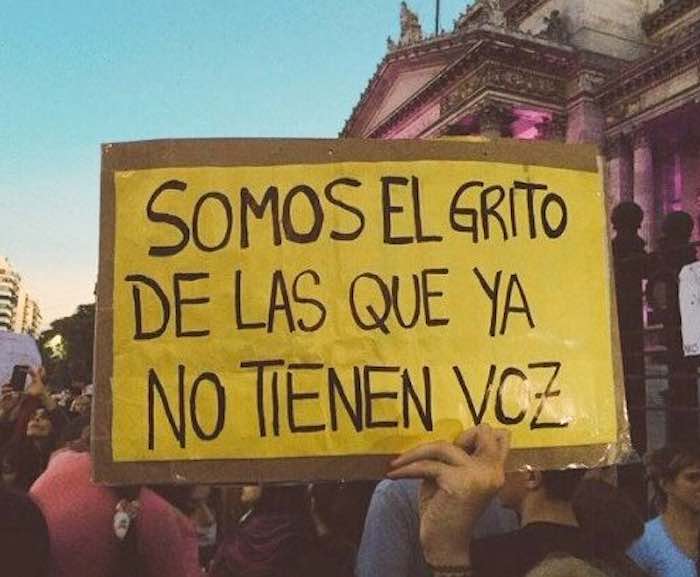 La iniciativa argentina ha hecho eco en todo el mundo. Ciudades como Buenos Aires alzan la voz para denunciar los feminicidios. Foto: Twitter.