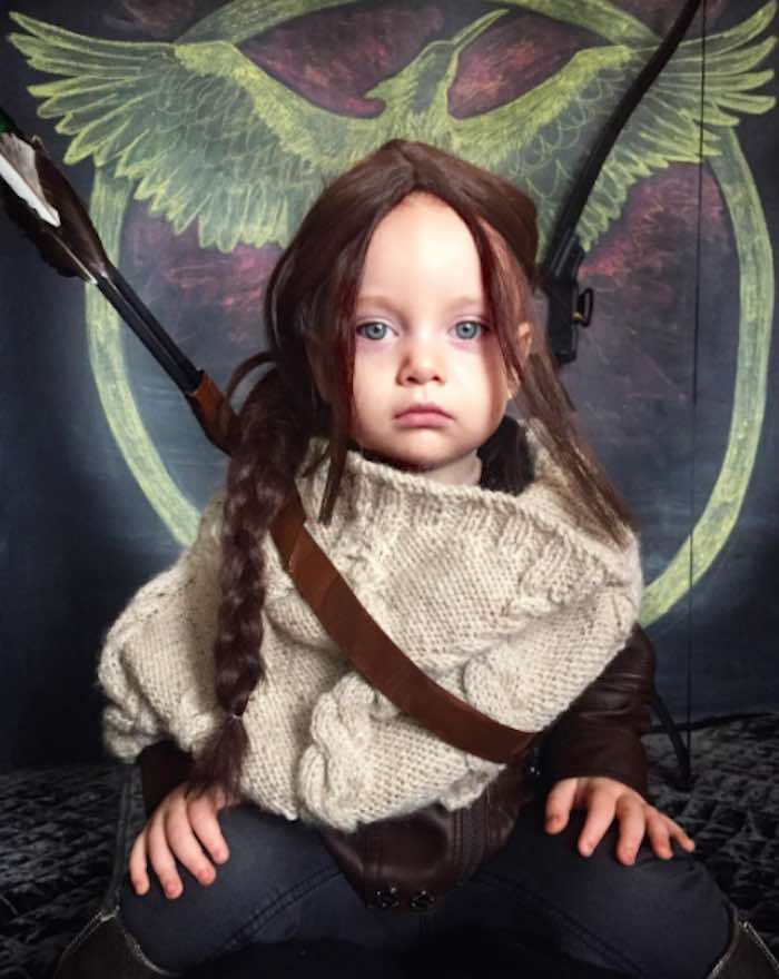 "Sully" disfrazada de Katniss Everdeen (Jennifer Lawrence), personaje principal de la saga de películas de los "Juegos del Hambre". Foto: Instagram [sullymaemom].