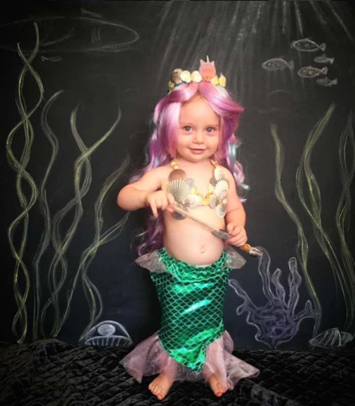 "Sully" vestida de sirena, no la de Starbucks y tampoco Ariel, el personaje de Disney de 1989. Pero algo parecido. Foto: Instagram [sullymaemom]. 