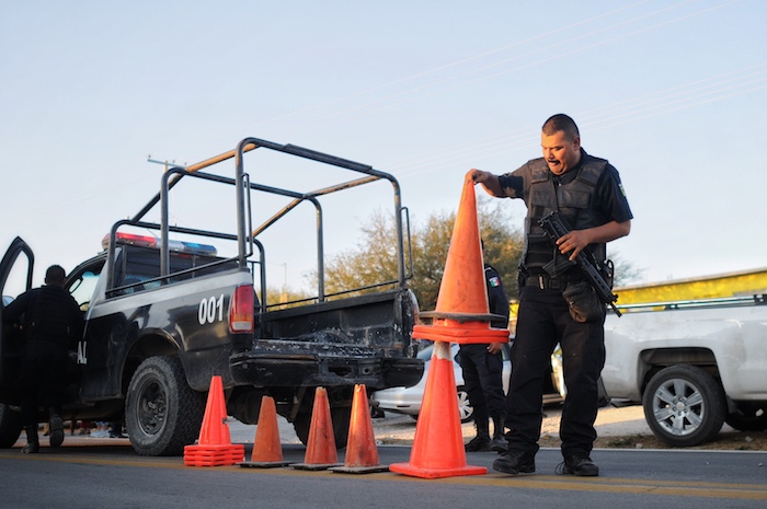 Policía municipal y estatal comenzó un operativo de vigilancia y control de accesos.