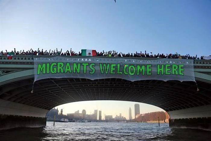 Puente en Reino Unido apoyando a México. Foto: Especial