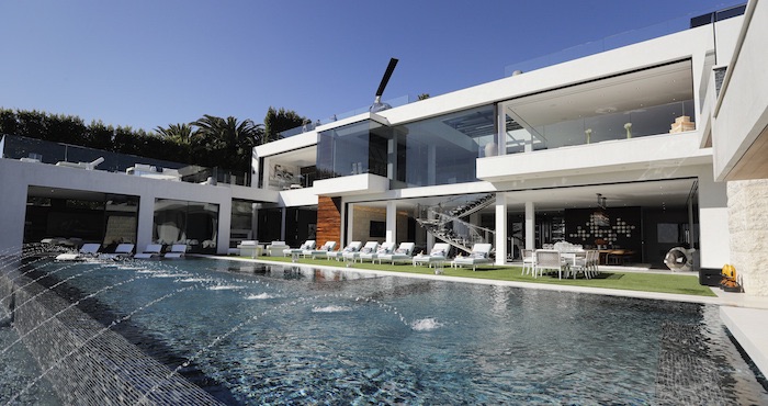 La piscina de la mansión. Foto: AP