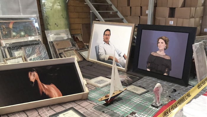 La mayoría de los objetos eran retratos de Duarte y Karime Macías. Foto: Cuartoscuro