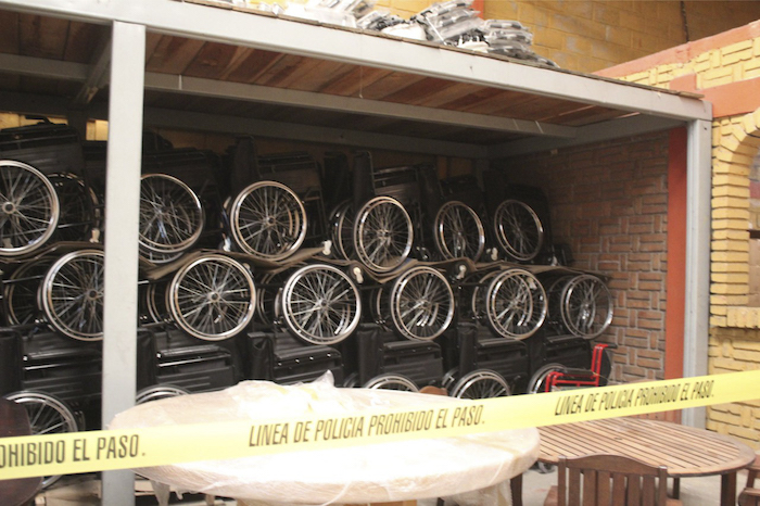 Se localizaron decenas de sillas de rueda. Foto: Cuartoscuro.