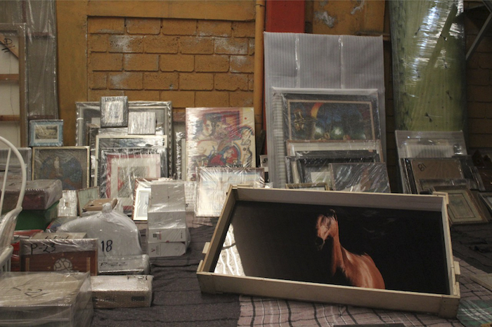 Aparatos eléctricos, como cortadoras, licuadoras y un carro de batería para niños. Foto: Cuartoscuro.