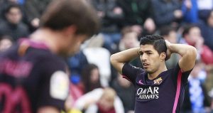 Para algunos usuarios, Luis Suárez fingió un penal. Foto: EFE
