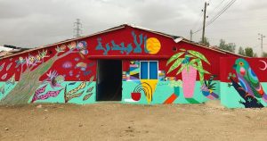 Escuela pintada en un campo de refugiados sirios en el valle de Beqaa, en el Líbano. Foto: Facebook de Rimon Guimarães.