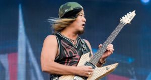Akira Takasaki, guitarrista principal de Loudness. “Totalmente devastado”. Foto: GlobalVoice/Imagen del usuario de Wikimedia Frank Schwichtenberg. Fotografía propia. Licencia: CC BY-SA 3.0.