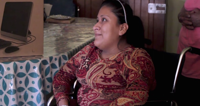 Tovar Sánchez dijo sentirse muy contenta de que existan personas de buena voluntad que desean apoyarla a continuar superándose profesionalmente. Foto: Especial.