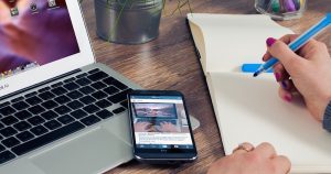 Según un estudio británico nuestro trabajo puede estar haciendo que ganemos peso. Foto: Pixabay