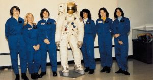 En la incorporación de la mujer al cuerpo de astronautas,  el equipo de ingenieros de la NASA decidió incluir un kit de maquillaje al material suministrado a las mujeres astronautas. Foto: TICbeat