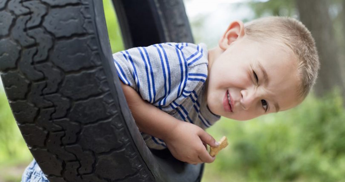 Hasta los 4 años los recuerdos son casi inexistentes; de nuestra vida entre los 5 y 7 años tendemos a recordar algunos detalles…pero se caracterizan por ser más bien escasos y borrosos. Probablemente cuando intentes evocar momentos de tu niñez la mayoría serán acontecimientos que sucedieron a partir de los 8 años, edad en la que empezamos a tener memoria más clara y completa. Foto: TICbeat.

