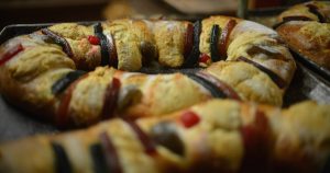 La rosca de Reyes no tiene demasiado que ver con el nacimiento de Jesús ni con la llegada de Melchor, Gaspar y Baltasar al portal de Belén. Foto: Alberto Roa / Cuartoscuro