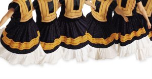 Huipil en piel de ángel y falda de holán en muselina bordados en cadenilla.
Huaves de San Dionisio del Mar.
Centro de Estudios de Arte Popular Ruth D. Lechuga-Museo Franz Mayer