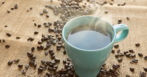Una extensa revisión a los estudios que se enfocan en los efectos del café encontró que son más los beneficios que ofrece que los daños. Foto: Especial 