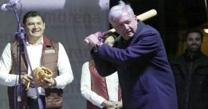 AMLO aventaja en las preferencias electorales con un 34 por ciento, según una encuesta de Parametría. Foto: 