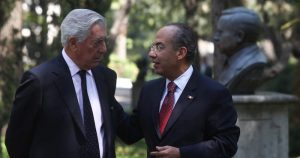 Mario Vargas Llosa y Felipe Calderón