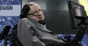 El científico Stephen Hawking completó antes de morir un método para detectar universos paralelos. Foto: EFE/Archivo. 